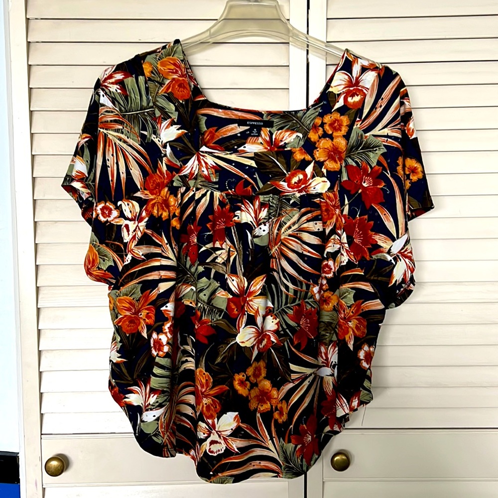 Espresso Short Sleeve Fliral Top, Size Small